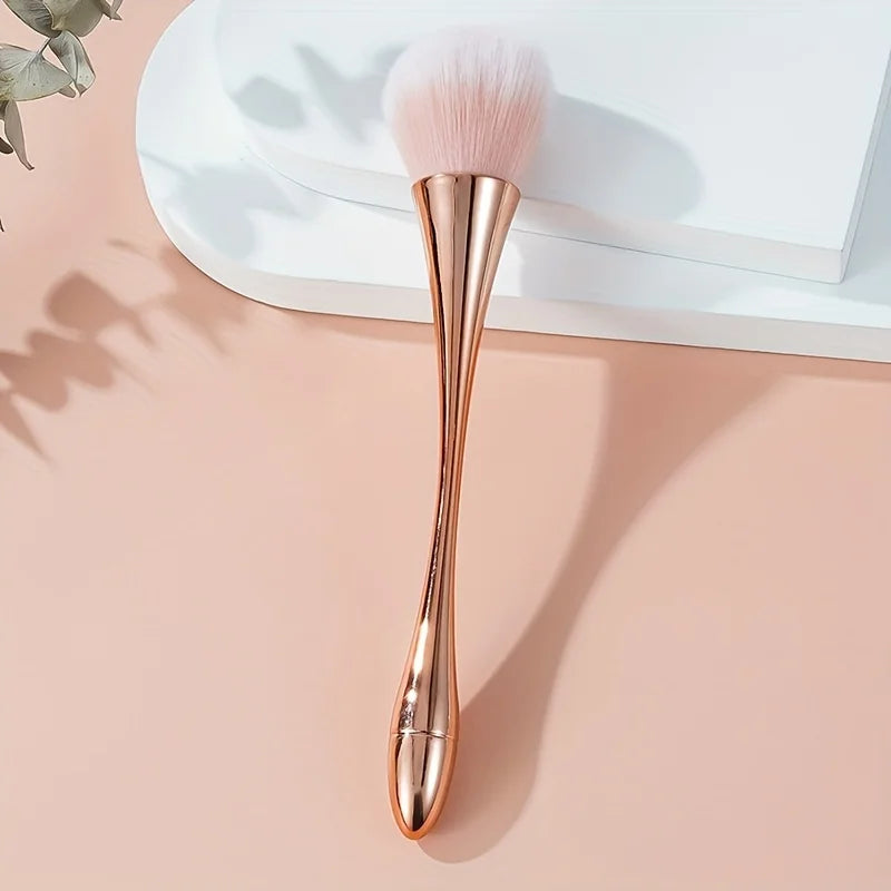 Brocha de Maquillaje en Abanico Oro Rosa — Brocha Suave para Iluminador, Polvos Sueltos y Colorete