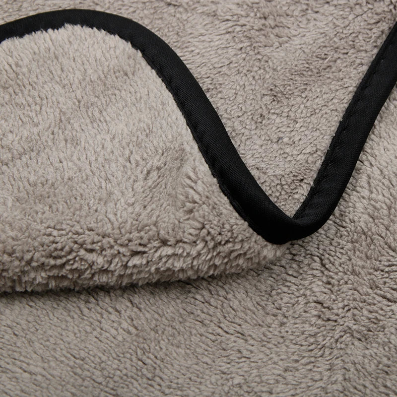 Toalla de microfibra ultrasuave para secar el coche — Altamente absorbente y sin pelusas