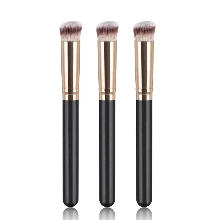 Brocha para contorno y corrector — Brocha densa para difuminar base, contorno y ojeras