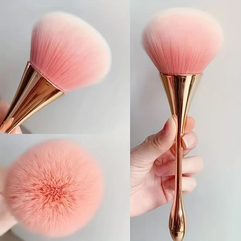 Brocha de Maquillaje en Abanico Oro Rosa — Brocha Suave para Iluminador, Polvos Sueltos y Colorete