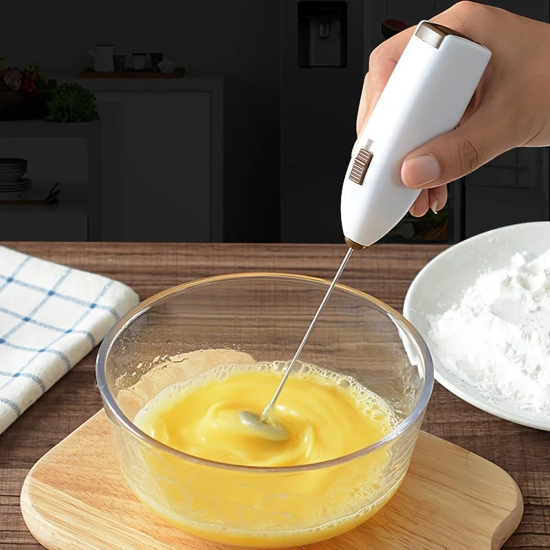Batidora eléctrica de mano y espumador de leche — Mini batidora a pilas
